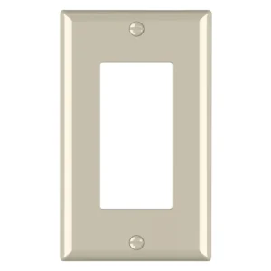 Mid-size 1-gang GFCI outlet wallplate for covering light paint marks and wall gaps.